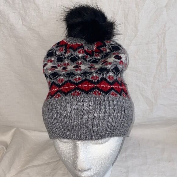 VERA BRADLEY Jacquard Pom Pom Beanie in Playful Penguins-NWT - Picture 2 of 5